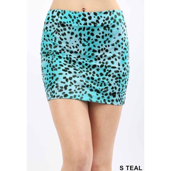 Zenana Outfitters Dresses & Skirts - Zenana Woman’s Teal Snakeskin Pattern Mini Skirt
